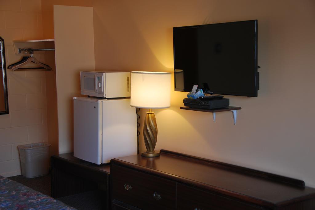 Imperial Motel Cortland Room photo